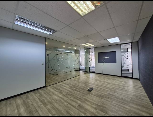 382M² OFFICE TO LET IN HYDE PARK